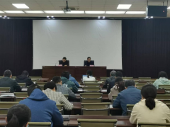 5月12日，聊城市水利工程總公司專項業(yè)務培訓開課，公司總經理李令安出席開課儀式并講話，副總經理杜代軍主 持儀式， 60余名在家干部職工參加培訓。 本次培訓主要內容以法律法規(guī)