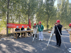 10月18日，聊城市水利工程總公司測繪技能大賽在聊城市徒駭河蓄排引調(diào)水能力提升工程項(xiàng)目現(xiàn)場舉行。本次比賽內(nèi)容主要以外業(yè)數(shù)據(jù)獲取、線下數(shù)字測圖為主，參賽人員涵蓋了測繪專業(yè)